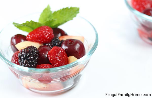 The berry fruit salad in a bowl.