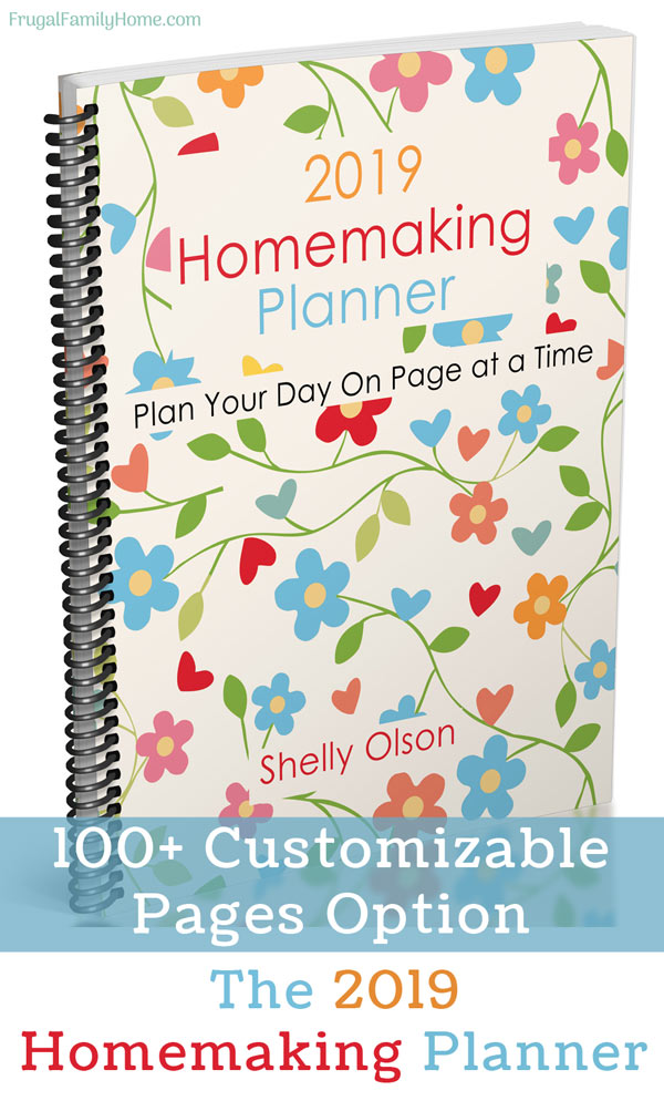Need a new planner for the new year? The new 2019 homemaking planner can help you make a plan and get organized. Come see what pages are included and it's editable too!#homemaking #Planner #MealPlanning #Cleaning #Printable #Plannersheets