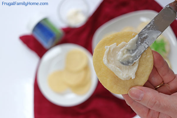 Frosting the no chill sugar cookies