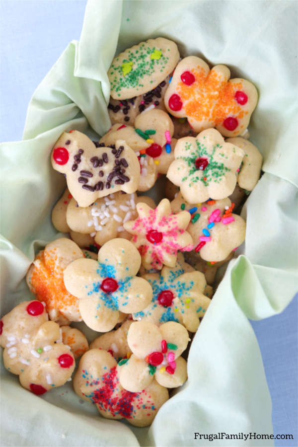 A tin full of spritz cookies