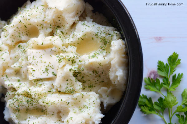 Creamy mashed potatoes ready to serve