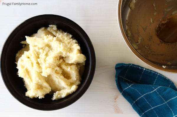 instant pot mashed potatoes in bowl