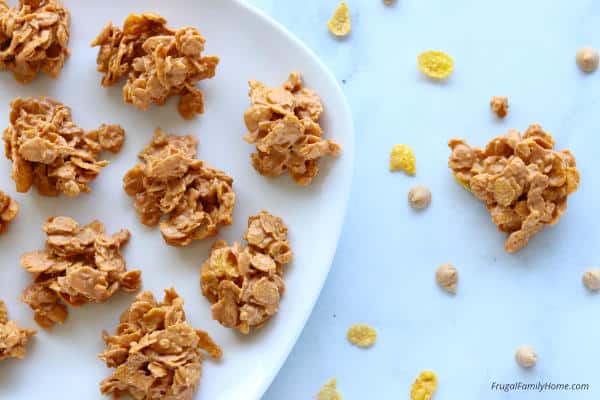 no bake cornflake cookies ready to serve