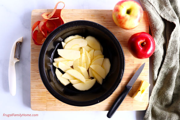The Best Tips for How to Cut Apples for Apple Pie - Frugal Family Home