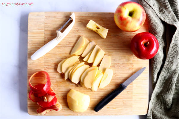 apples sliced for apple pie