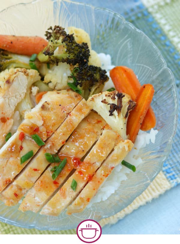 Sliced chicken on rice with cauliflower and carrots